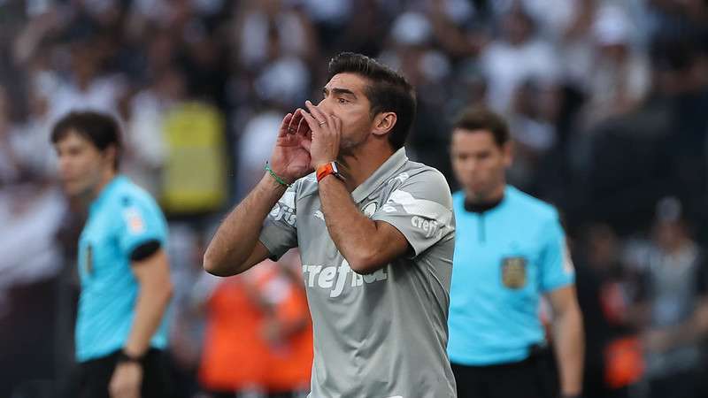 Abel Ferreira em jogo do  Palmeiras contra o SCCP, durante partida válida pela vigésima segunda rodada do Brasileirão 2023, no Itaquerão.