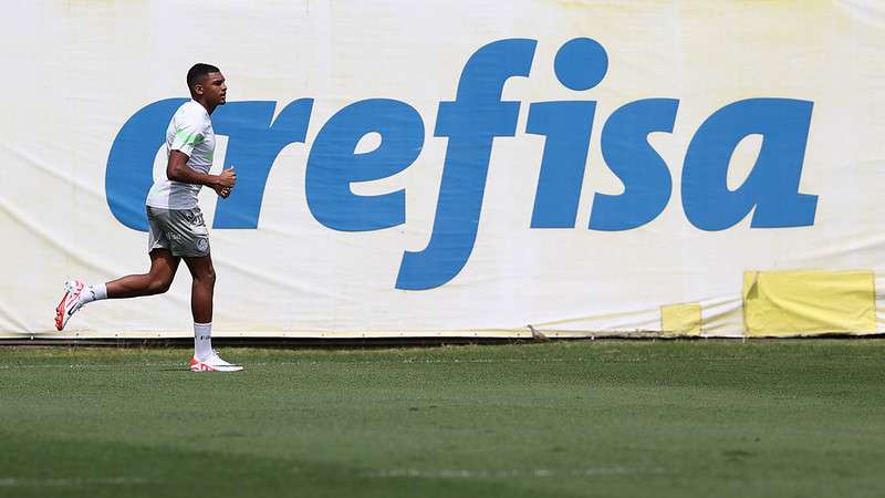 Luis Guilherme durante treinamento do Palmeiras na Academia de Futebol.