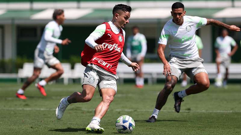 Artur durante treinamento do Palmeiras na Academia de Futebol.