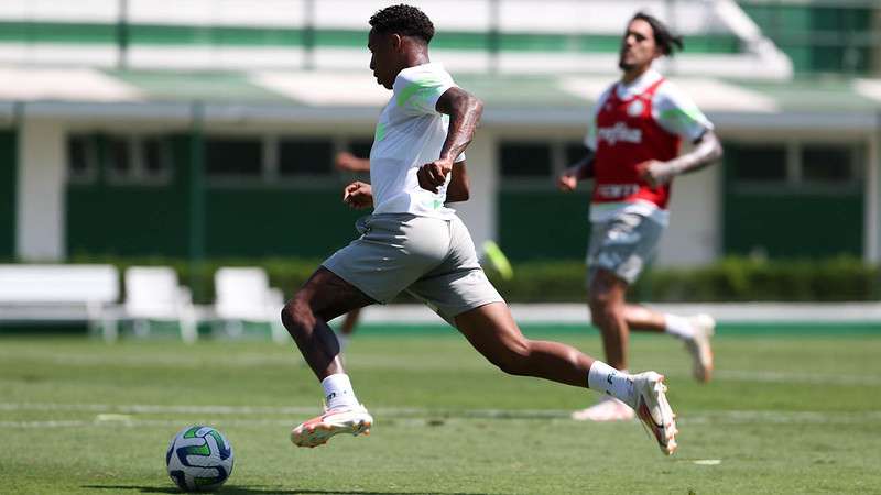 Kevin durante treinamento do Palmeiras na Academia de Futebol.