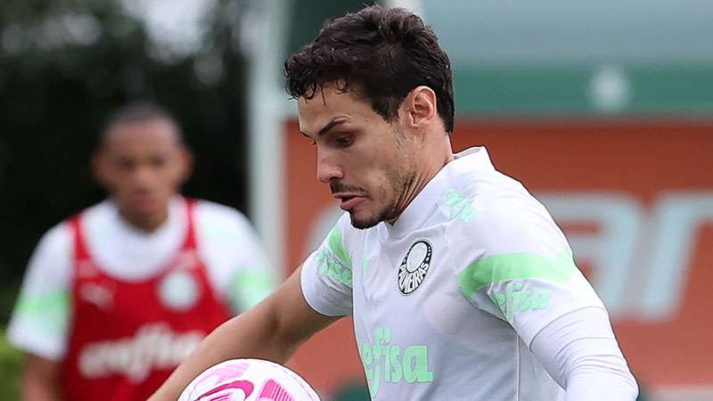 Raphael Veiga durante treinamento do Palmeiras na Academia de Futebol.