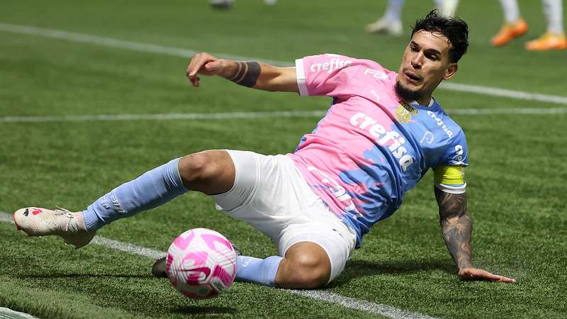 Gustavo Gómez em jogo do Palmeiras contra o Atlético-MG, durante partida válida pela vigésima sétima rodada do Brasileirão 2023, no Allianz Parque.