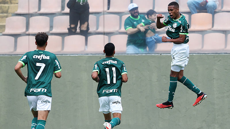 Estêvão dá show e comanda o título do Palmeiras no Brasileiro Sub-17.