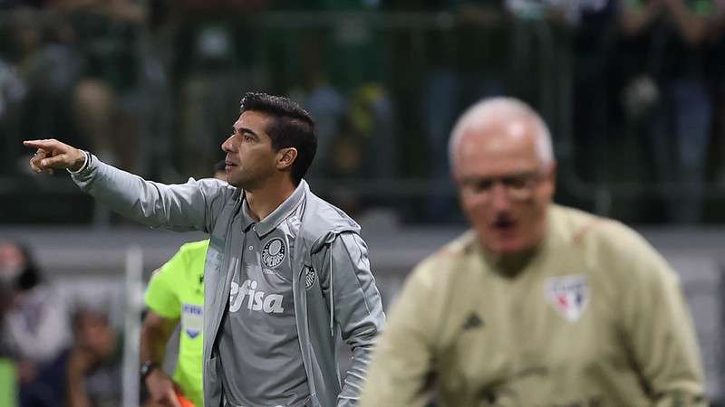 Abel Ferreira em jogo do Palmeiras contra SPFC, durante partida válida pela vigésima nona rodada do Brasileirão 2023, no Allianz Parque.