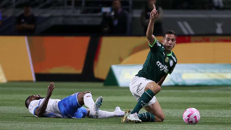 Fabinho em jogo do Palmeiras contra o Bahia, durante partida válida pela trigésima rodada do Brasileirão 2023, no Allianz Parque.