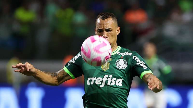 Breno Lopes e Fabinho completam marcas especiais contra o Bahia. Breno Lopes em jogo do Palmeiras contra o Bahia, durante partida válida pela trigésima rodada do Brasileirão 2023, no Allianz Parque.