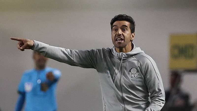 Abel Ferreira em jogo do Palmeiras contra o Athletico-PR, durante partida válida pela trigésima segunda rodada do Brasileirão 2023, na Arena Barueri.