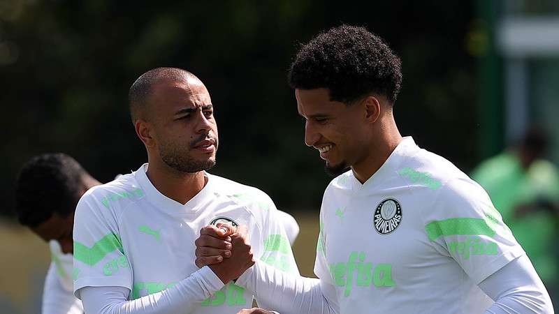 Mayke e Murilo durante treinamento do Palmeiras na Academia de Futebol.