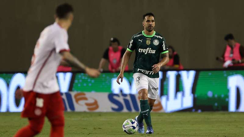 Luan em jogo pelo Palmeiras contra o Internacional, durante partida válida pela trigésima quarta rodada, do Brasileirão 2023, na Arena Barueri.