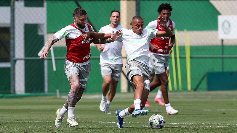 Zé Rafael, Jhonatan, Fabinho e Jailson, durante treinamento do Palmeiras, na Academia de Futebol.