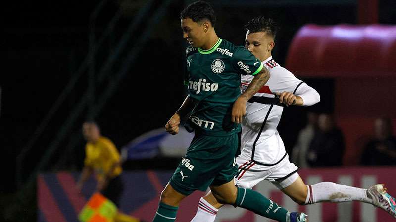 Coutinho marca no fim e Palmeiras vence SPFC na ida da final do Paulista Sub-20.