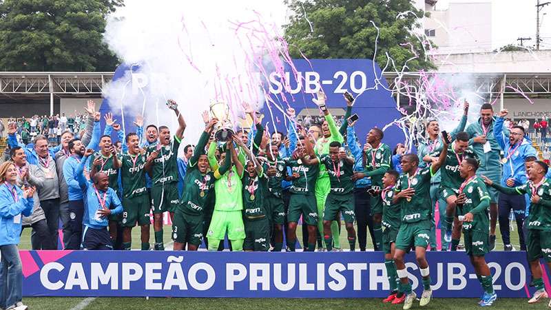 Palmeiras é campeão paulista com goleada sobre o São Paulo