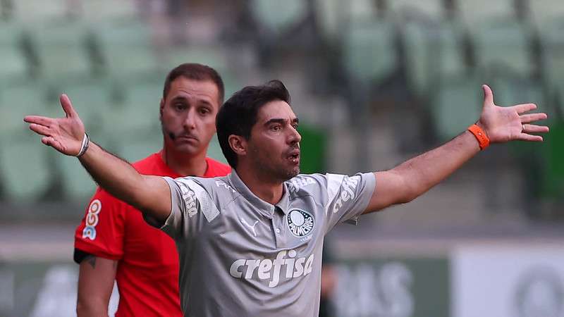 Abel Ferreira em jogo do Palmeiras contra o Fluminense, durante partida válida pela trigésima sétima rodada do Brasileirão 2023, no Allianz Parque.