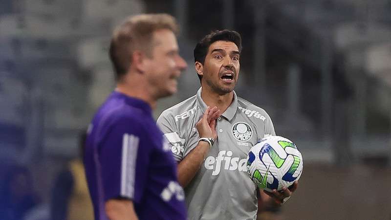 Abel Ferreira em jogo do Palmeiras, contra o Cruzeiro, durante partida válida pela trigésima oitava rodada do Brasileirão 2023, no Mineirão.