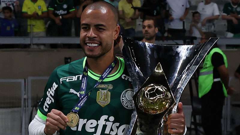 Mayke comemora a conquista do Brasileirão 2023 pelo Palmeiras, após jogo contra o Cruzeiro, em partida válida pela trigésima oitava rodada, no Mineirão.