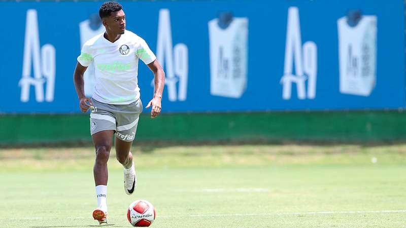 Luis Guilherme durante jogo-treino do Palmeiras contra o Rio Branco, na Academia de Futebol.