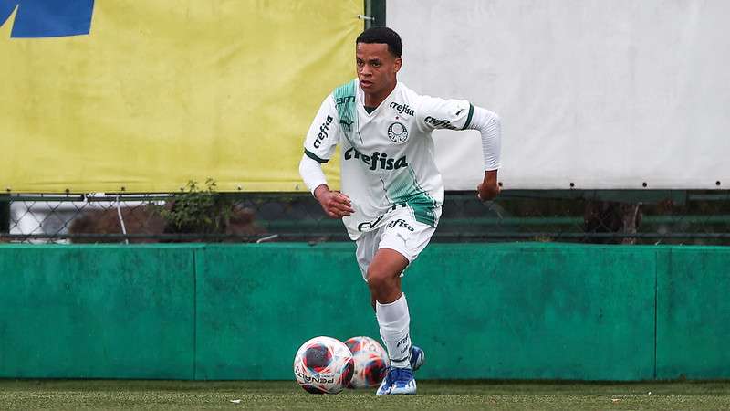 Empolgado e ambicioso: conheça Wesley, atacante de 15 anos que vai disputar a Copinha pelo Palmeiras.