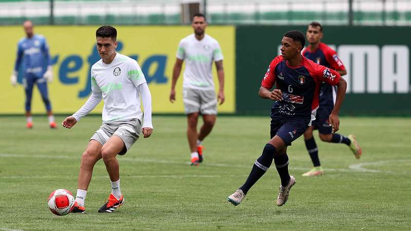 Atuesta durante jogo-treino do Palmeiras contra o Suzano, na Academia de Futebol.