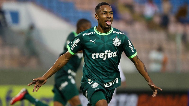 Atletas do Palmeiras comemoram gol sobre o Sport, em partida válida pela segunda fase da Copa São Paulo de Futebol Júnior, na Arena Barueri, em Barueiri-SP.