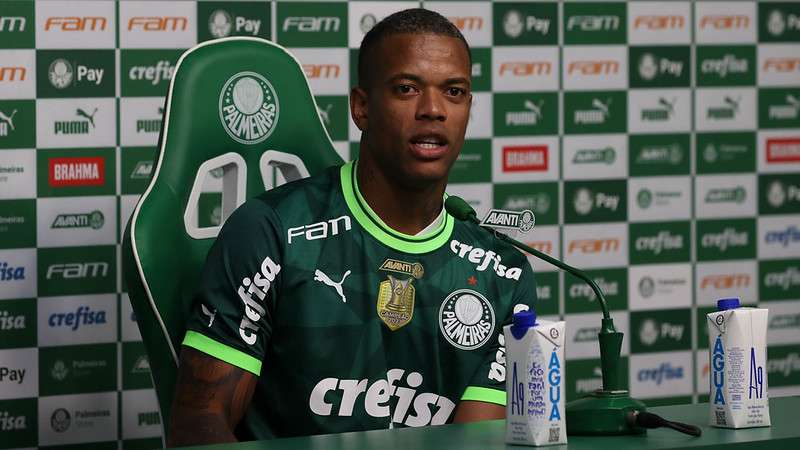 Caio Paulista é apresentado como mais novo atleta do Palmeiras, na Academia de Futebol.