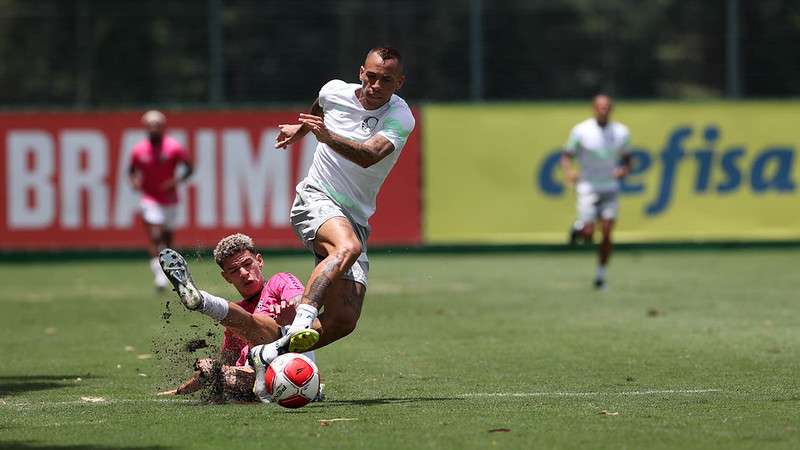 Breno Lopes durante jogo-treino do Palmeiras contra a equipe do São Bernardo, na Academia de Futebol.