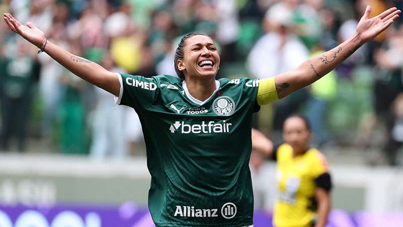 Palmeiras anuncia saída de Bia Zaneratto, maior artilheira da equipe feminina.