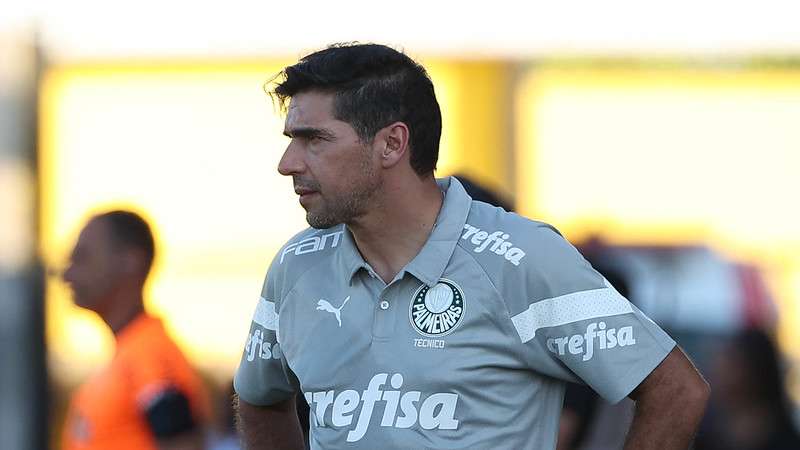 Abel Ferreira em jogo do Palmeiras contra o Novorizontino, durante partida válida pela primeira rodada do Paulistão 2024, no Estádio Dr. Jorge Ismael de Biasi.