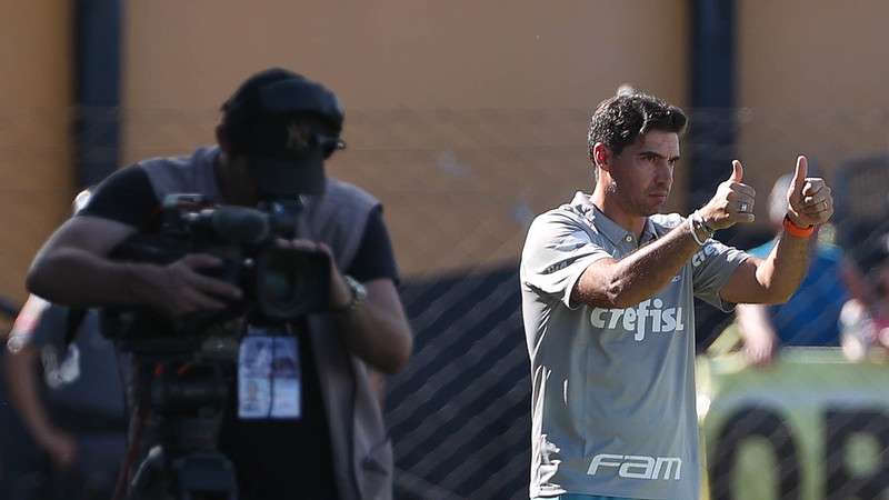 Abel Ferreira em jogo do Palmeiras contra o Novorizontino, durante partida válida pela primeira rodada do Paulistão 2024, no Estádio Dr. Jorge Ismael de Biasi.