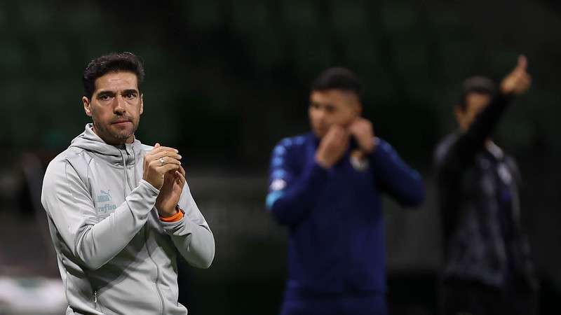 Abel Ferreira em jogo do Palmeiras contra a Internacional de Limeira, durante partida válida pela segunda rodada do Paulistão 2024, no Allianz Parque.
