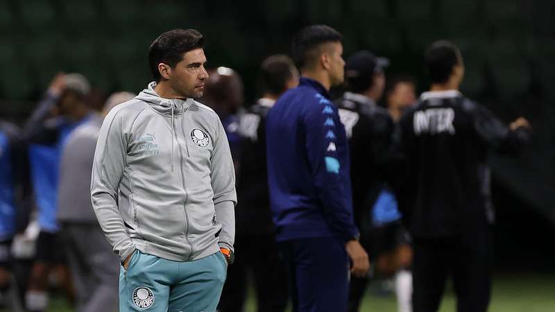 Abel Ferreira em jogo do Palmeiras contra a Internacional de Limeira, durante partida válida pela segunda rodada do Paulistão 2024, no Allianz Parque.