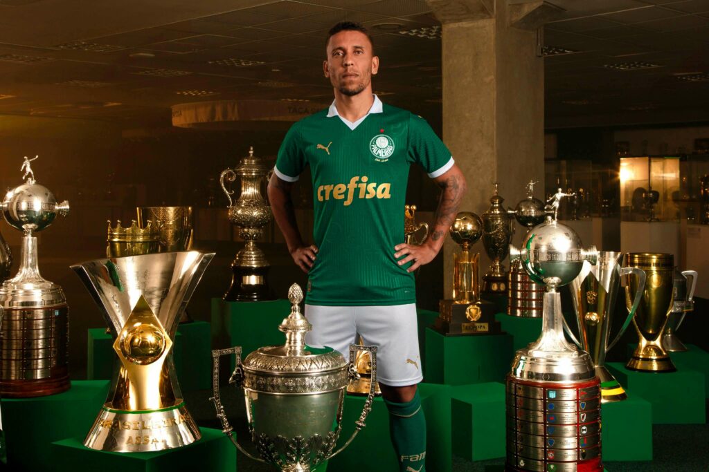 O que nos torna família: Palmeiras lança novo uniforme para 2024.