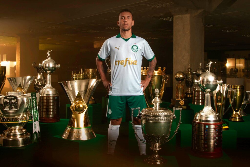 O que nos torna família: Palmeiras lança novo uniforme para 2024.