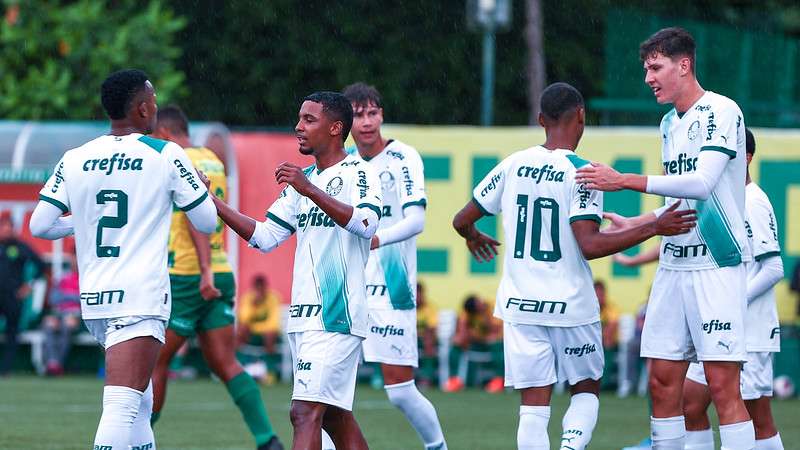 Atletas do Sub-20 durante treinamento do Palmeiras na Academia de Futebol, em São Paulo-SP.