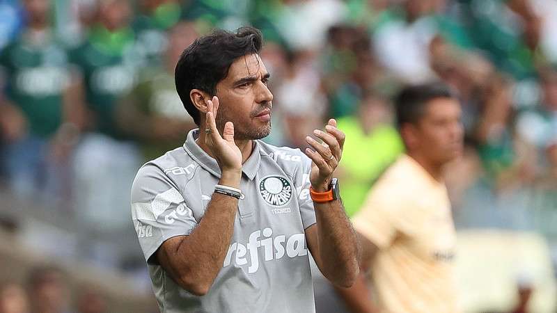 Abel Ferreira em jogo do Palmeiras contra o SPFC, durante partida válida pela final da Supercopa Rei, no Mineirão.