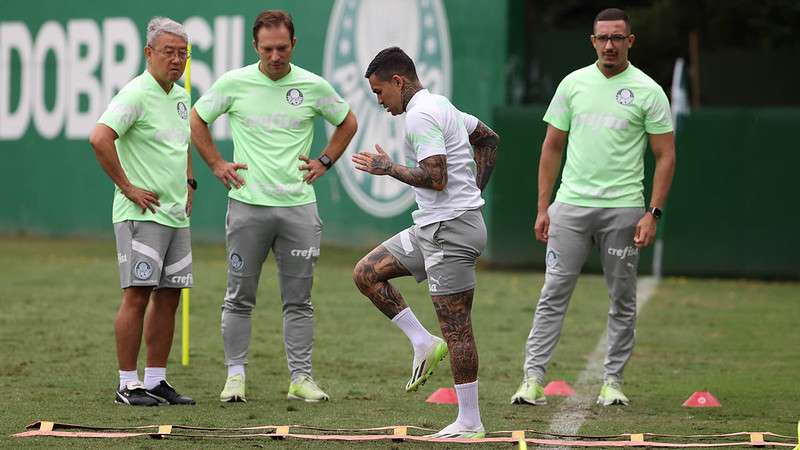 Dudu durante treinamento do Palmeiras na Academia de Futebol.