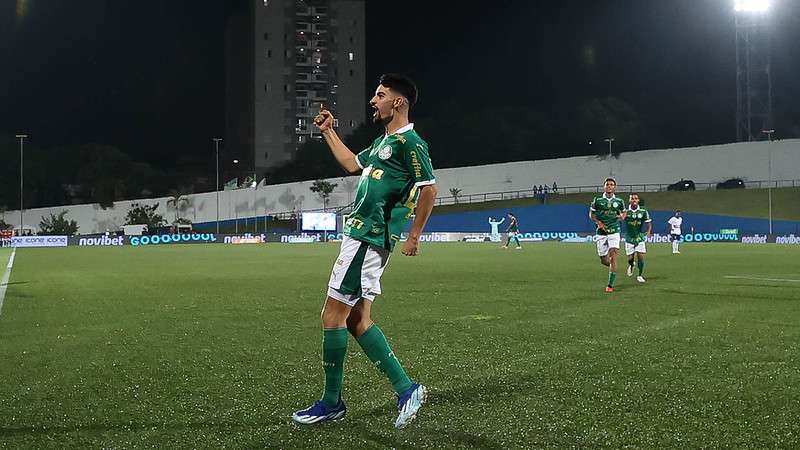 Flaco López comemora seu gol pelo Palmeiras contra o Santo André, durante partida válida pela quinta rodada do Paulistão 2024, no estádio Bruno José Daniel.