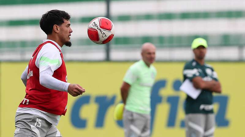Gustavo Gómez durante treinamento do Palmeiras, na Academia de Futebol.