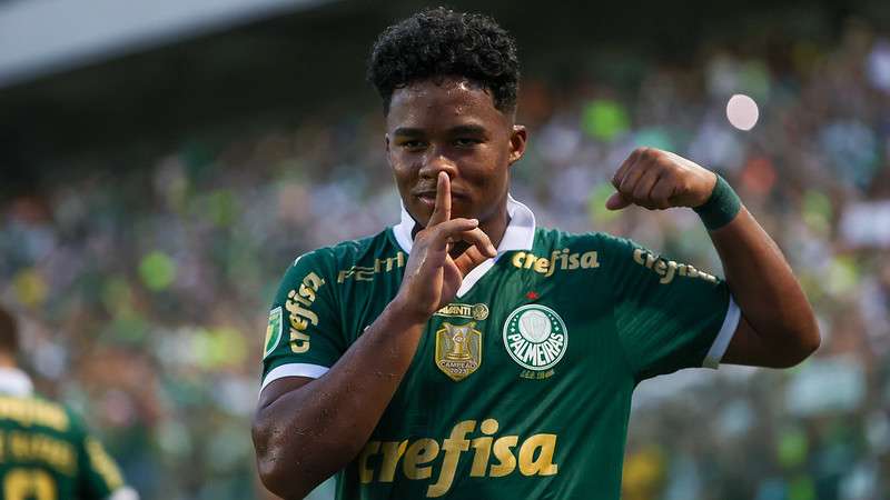 Endrick comemora seu gol pelo Palmeiras contra o SCCP, durante partida válida pela nona rodada do Paulistão 2024, na Arena Barueri.
