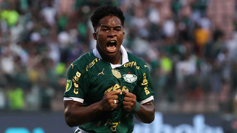 Endrick comemora seu gol pelo Palmeiras contra o SCCP, durante partida válida pela nona rodada do Paulistão 2024, na Arena Barueri.