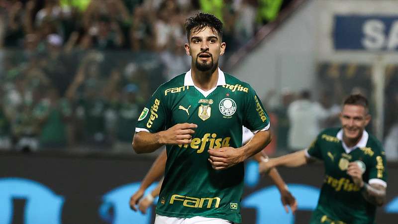 Flaco López comemora seu gol pelo Palmeiras contra o SCCP, durante partida válida pela nona rodada do Paulistão 2024, na Arena Barueri.