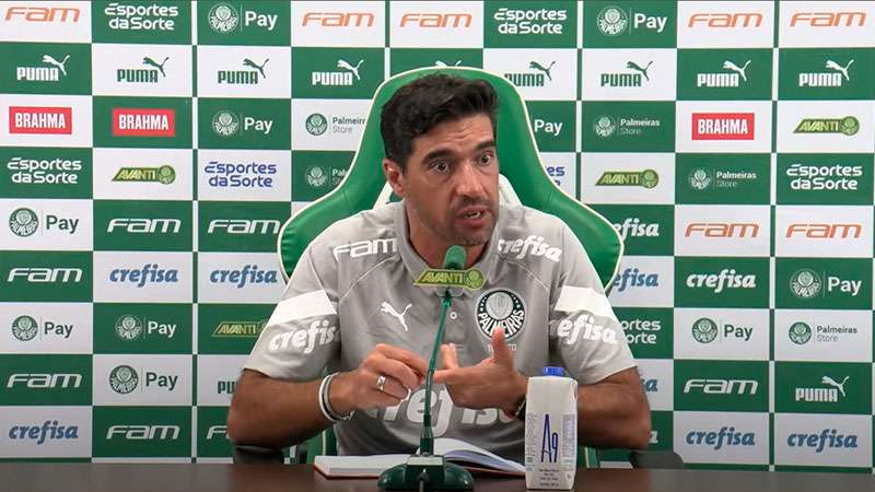 Abel é didático ao explicar formação do Palmeiras e faz alerta defensivo: “Nos expusemos demais defensivamente”.