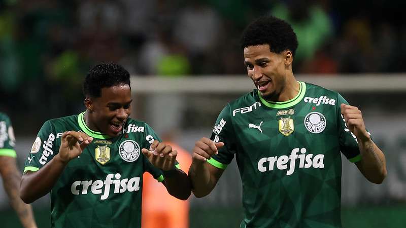 Endrick comemora seu gol pelo Palmeiras contra ao América-MG, durante partida válida pela trigésima sexta rodada do Brasileirão 2023, no Allianz Parque.
