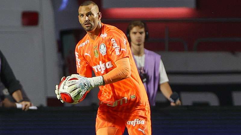 Weverton em partida pelo Palmeiras contra o SPFC, válida pela décima primeira rodada do Paulistão 2024, no Morumbis, em São Paulo-SP.