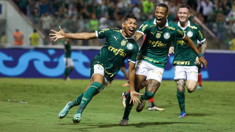 Rony comemora seu gol peloa Palmeiras contra o Botafogo-SP, em partida válida pela décima segunda rodada do Campeonato Paulista, Série A1, na Arena Barueri, em Barueri-SP.