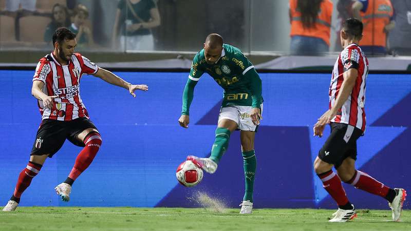 Mayke em partida pelo Palmeiras contra o Botafogo-SP, válida pela décima segunda rodada do Paulistão 2024, na Arena Barueri, em Barueri-SP.