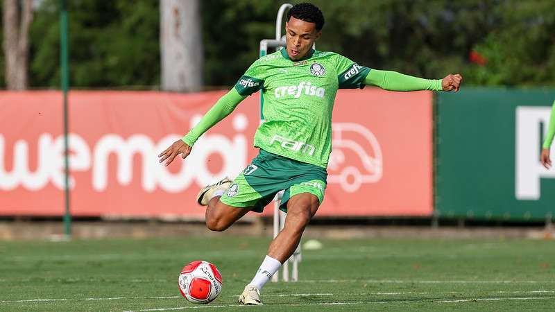 Lázaro durante treinamento do Palmeiras, na Academia de Futebol, em São Paulo-SP.