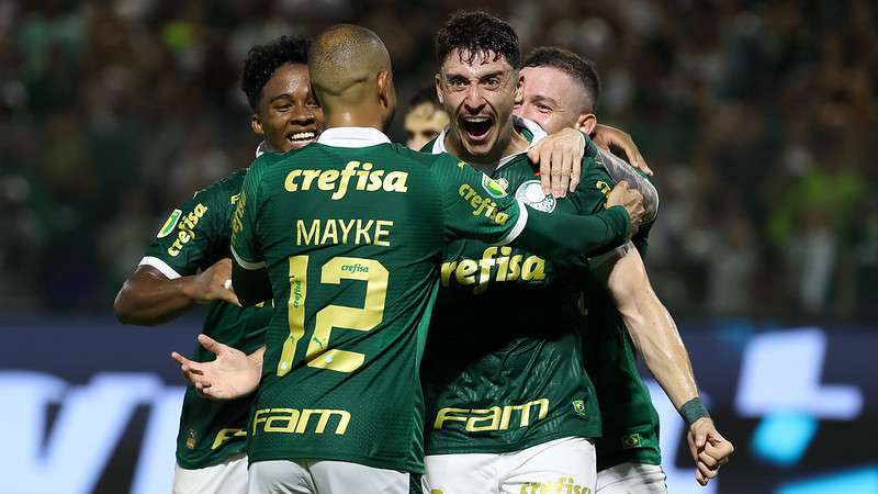 Mayke e Piquerez comemoram gol pelo Palmeiras contra a Ponte Preta, em partida válida pelas quartas de final do Campeonato Paulista, na Arena Barueri, em Barueri-SP.