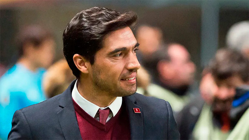 Premiado, Abel abre o jogo sobre desejo de permanecer no Palmeiras.