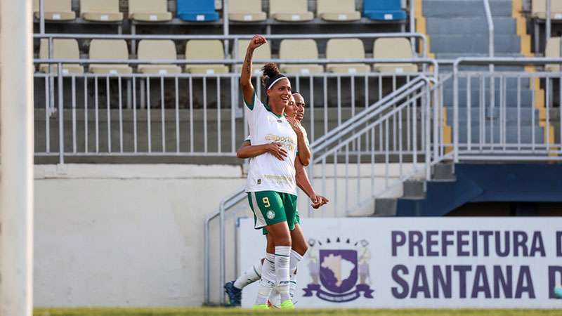 Artilheira marca golaço e Palmeiras arranca empate no fim contra o RB Bragantino pelo Brasileiro Feminino.