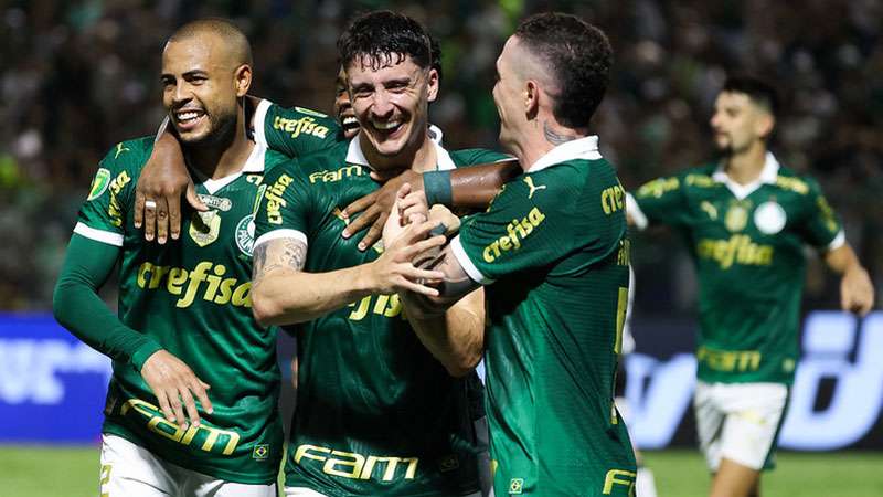 Mayke, Piquerez, Aníbal, Endrick e Flaco López comemoram gol pelo Palmeiras contra a Ponte Preta, em partida válida pelas quartas de final do Campeonato Paulista, na Arena Barueri, em Barueri-SP.